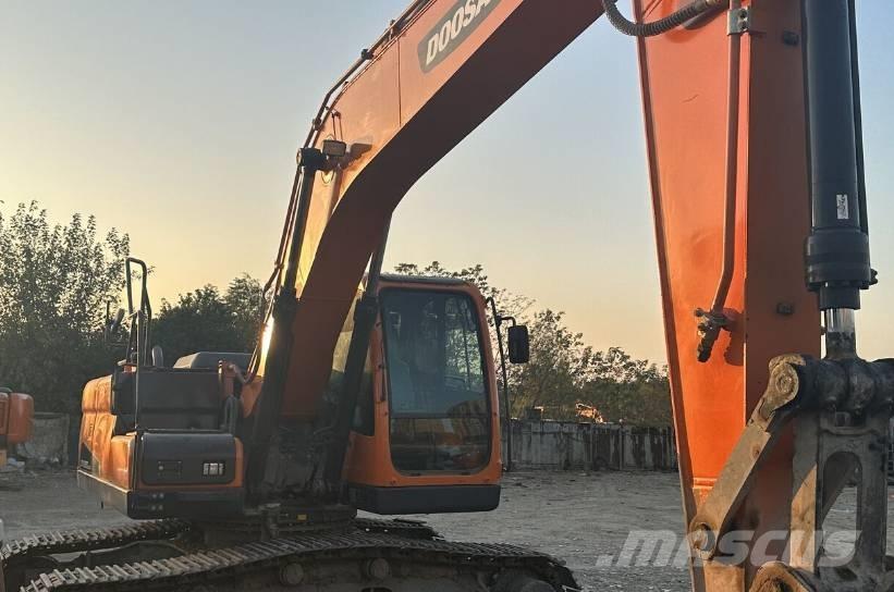 Doosan DX220 Гусеничные экскаваторы