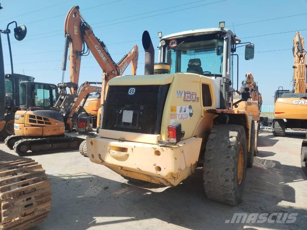 New Holland W 130 Фронтальные погрузчики