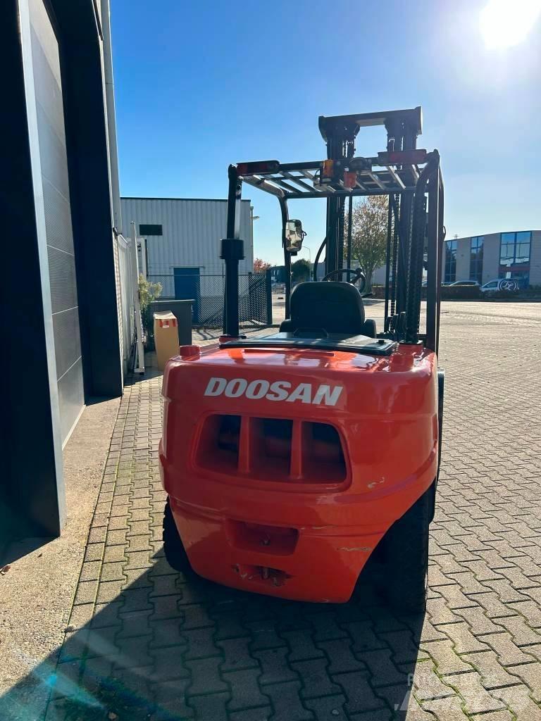 Doosan D50C-5 Дизельные погрузчики
