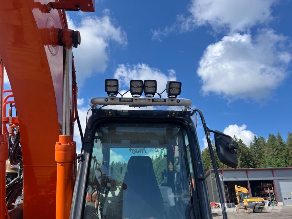 Hitachi ZX 135 US-6 Гусеничные экскаваторы