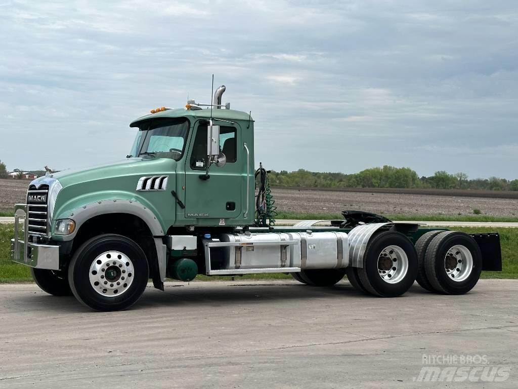 Mack GU713 Седельные тягачи