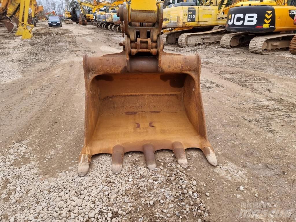 JCB JS 220 LC Гусеничные экскаваторы