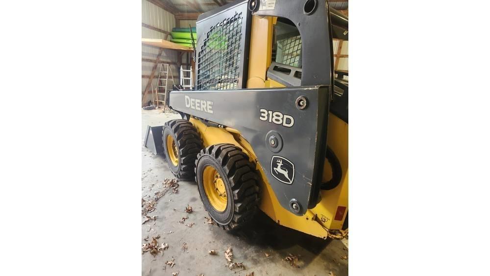 John Deere 318 D Мини-погрузчики