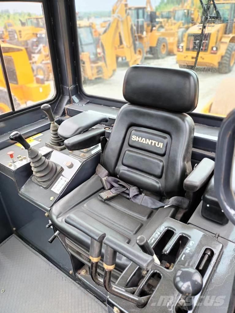 Shantui D22 Гусеничные бульдозеры