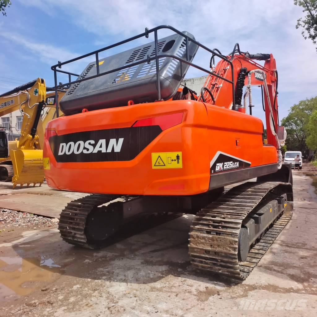 Doosan DX 225 LCA Гусеничные экскаваторы