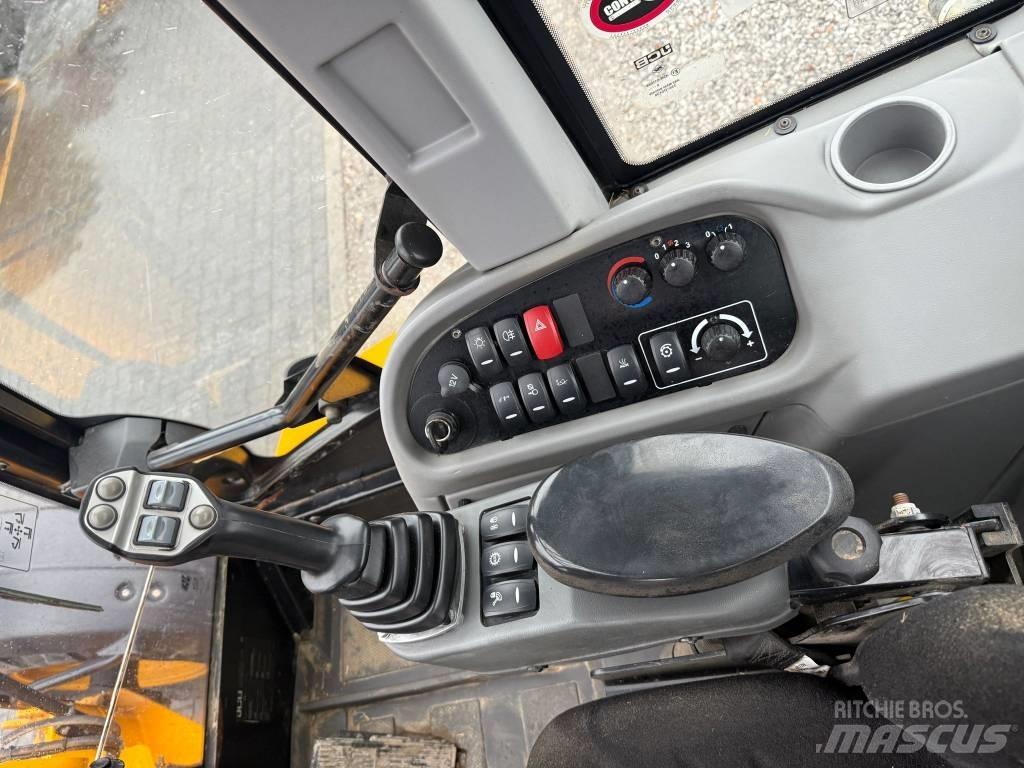 JCB TM 320 Сельскохозяйственные телескопические погрузчики