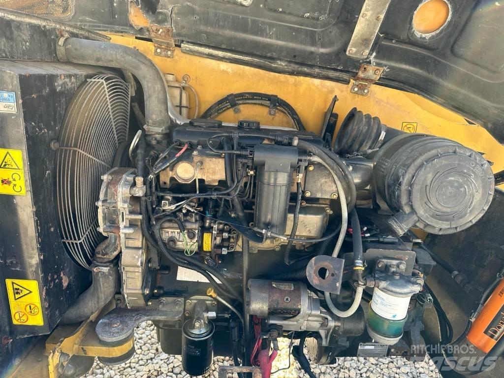 CAT TH 414 Телескопические погрузчики