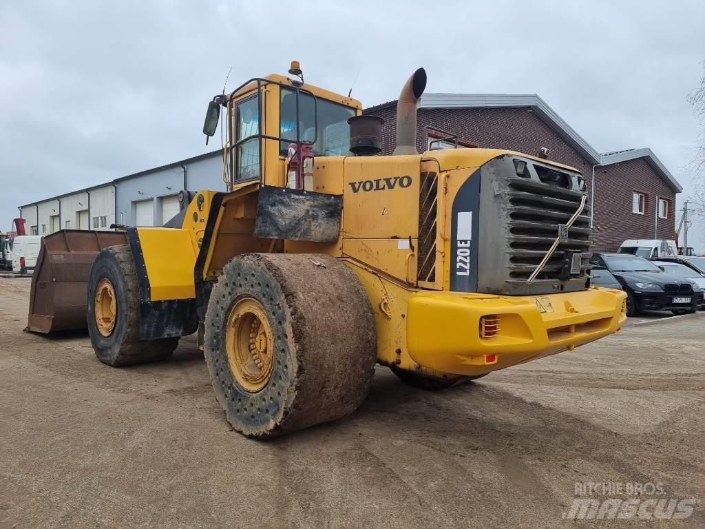 Volvo L 220 E Фронтальные погрузчики