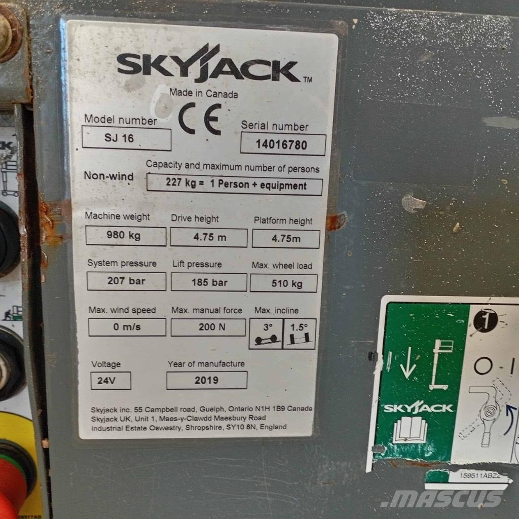 SkyJack SJ 16 Вертикальные мачтовые подъемники