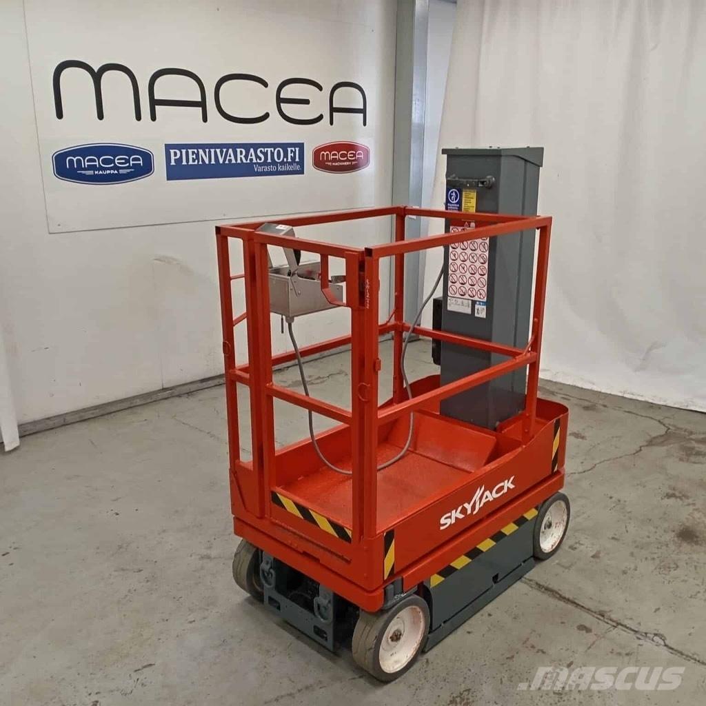 SkyJack SJ 16 Вертикальные мачтовые подъемники