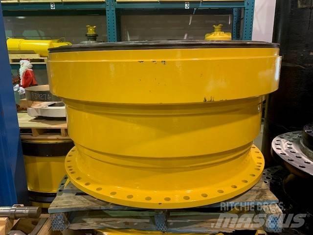 Komatsu 830 E Шарнирно-сочленённые самосвалы