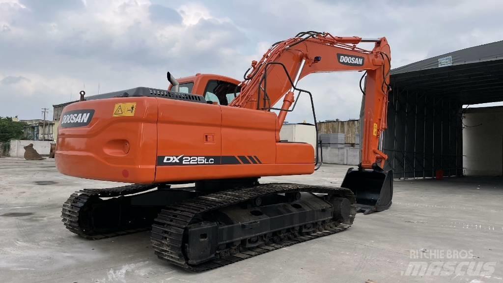 Doosan DX 225 Гусеничные экскаваторы