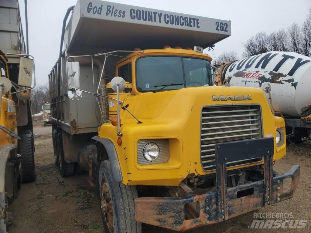 Mack DM690SX Грузовики-Самосвалы