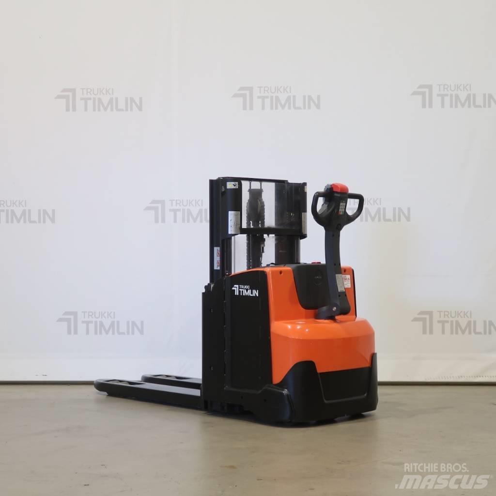 Toyota SWE200D Ручные штабелёры с электроподъёмом