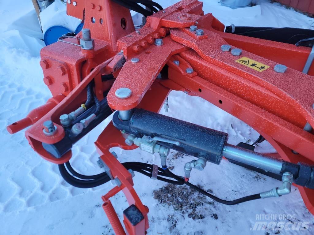 Kubota RM 3005V Оборотные плуги