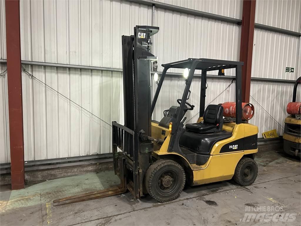 CAT GP25NT Газовые погрузчики