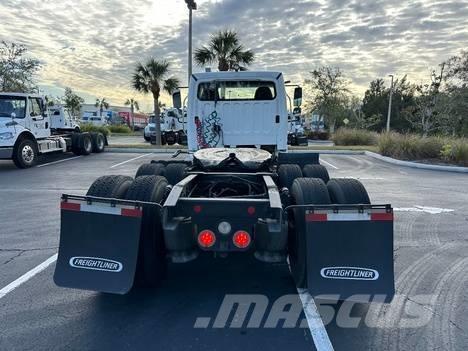 Freightliner M2 Седельные тягачи