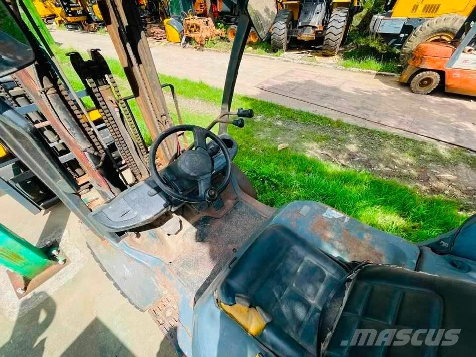 Toyota FD30-8 Другие складские механизмы