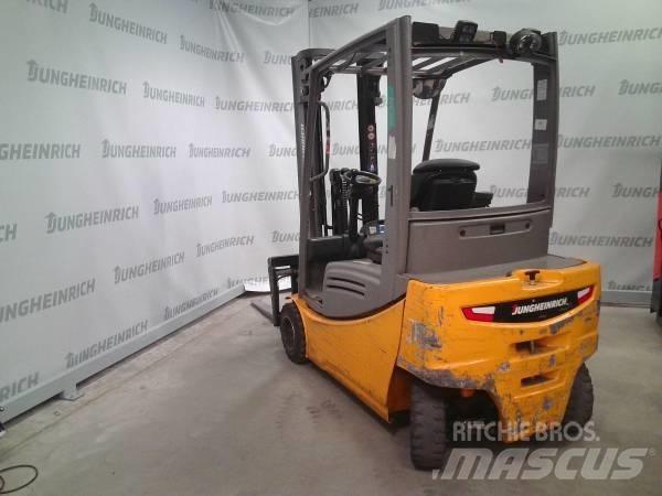 Jungheinrich EFG 320 Электропогрузчики