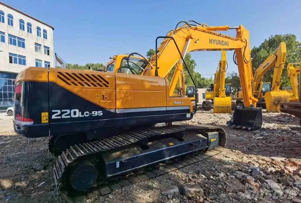 Hyundai R220LC-9S Колёсные экскаваторы