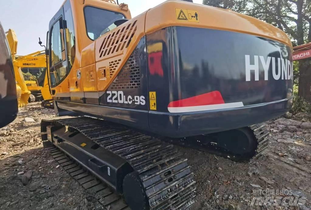 Hyundai R220LC-9S Колёсные экскаваторы
