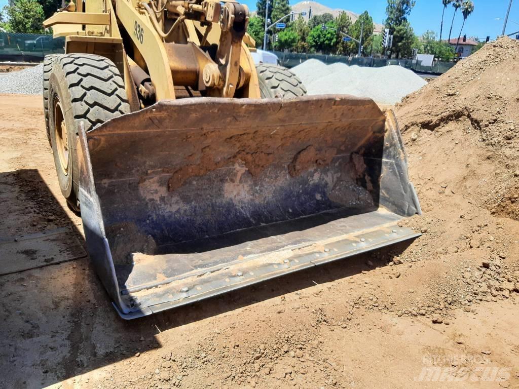 CAT 936 Фронтальные погрузчики