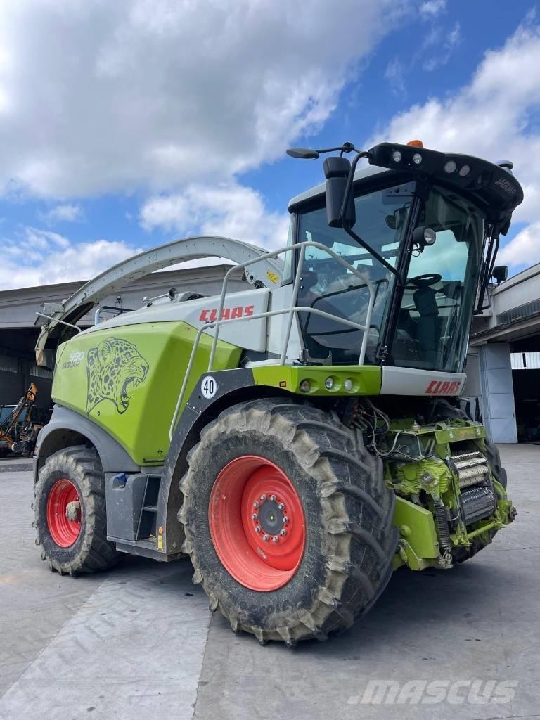 CLAAS Jaguar 990 Самоходные кормоуборочные комбайны