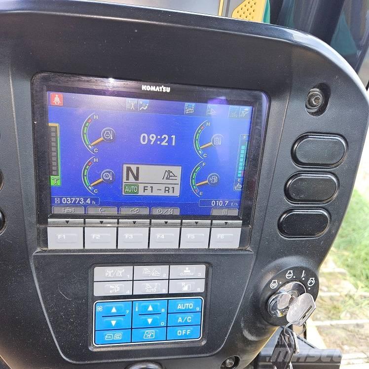 Komatsu D155AX-8 Гусеничные бульдозеры