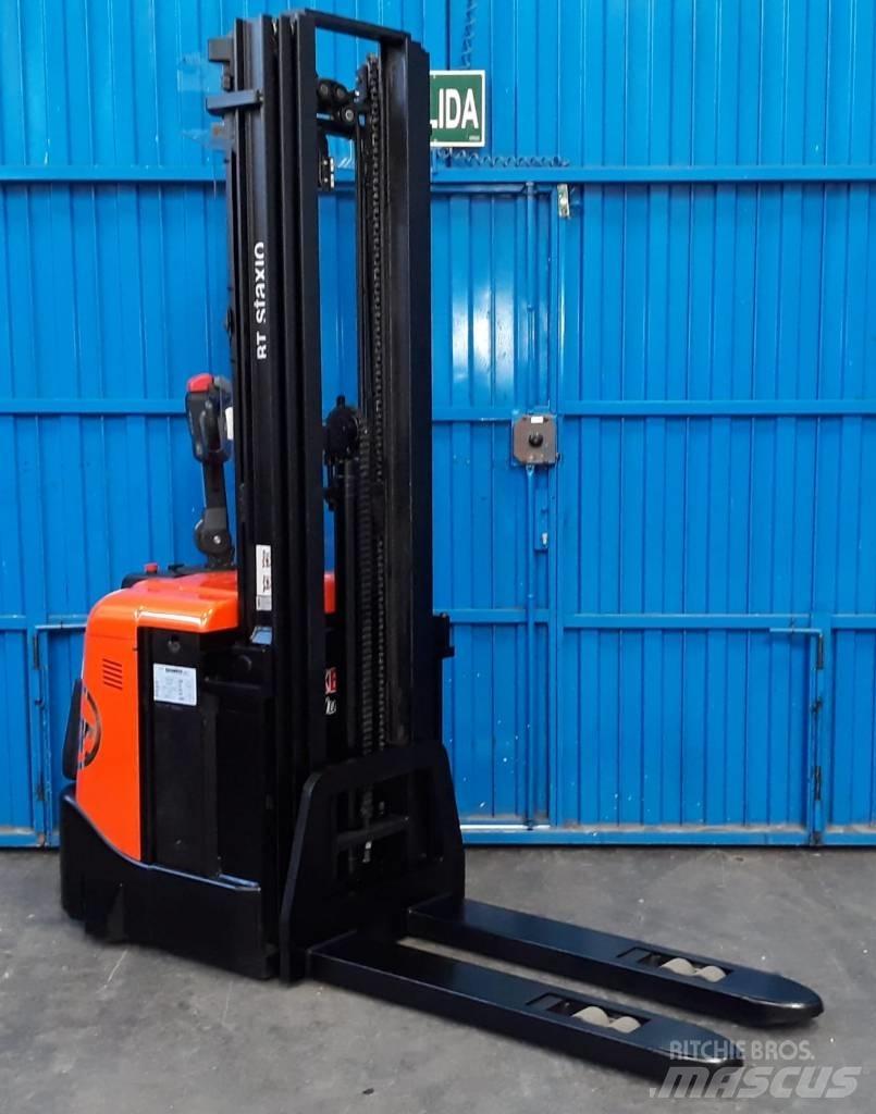 BT SPE 125 Самоходные электроштабелёры