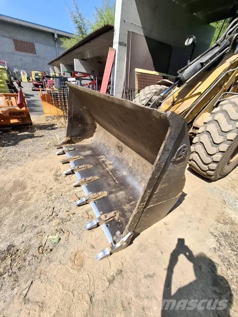 CAT 930 G Фронтальные погрузчики