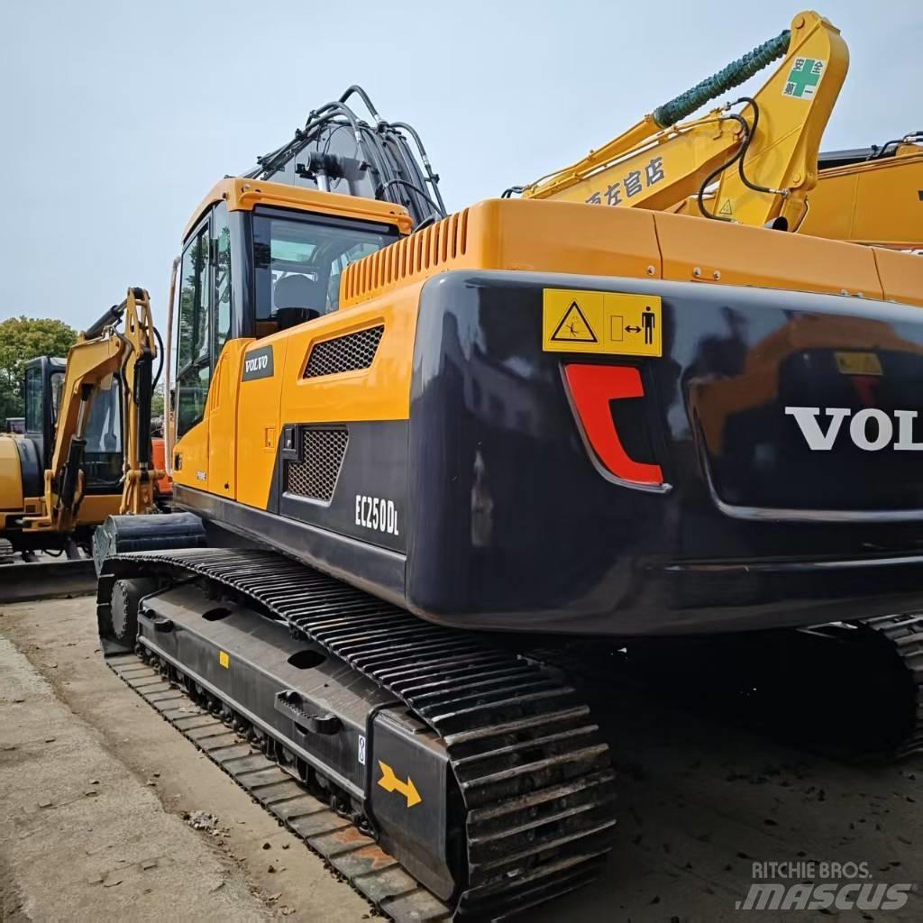 Volvo 250DL Гусеничные экскаваторы