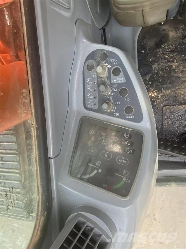 Hitachi EX120 Гусеничные экскаваторы