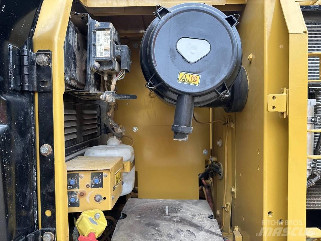 CAT 320D2 Гусеничные экскаваторы