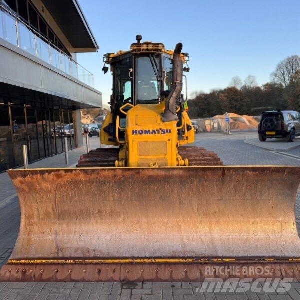 Komatsu D51PXI-24EO Гусеничные бульдозеры