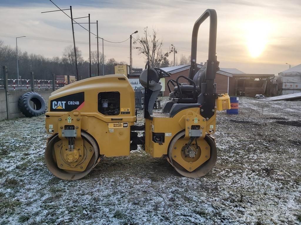 CAT CB 24 B Катки тротуарные