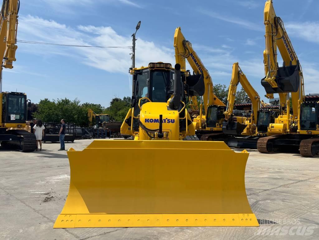 Komatsu D61EX-24E0 Гусеничные бульдозеры