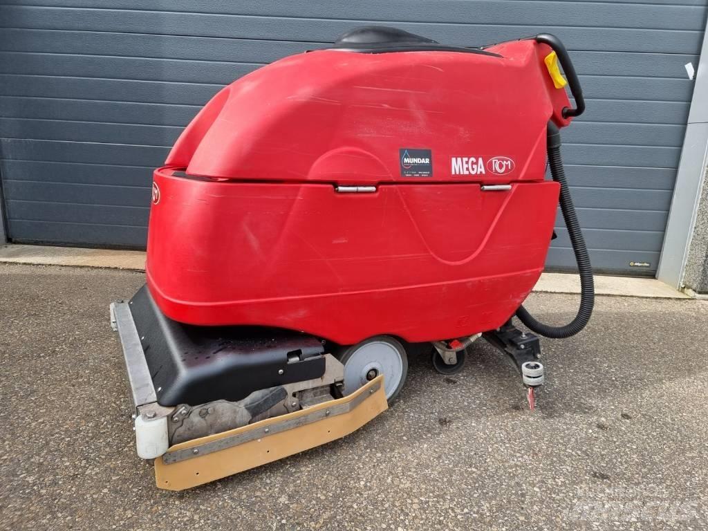 RCM Mega 702R Вакуумные уборочные машины