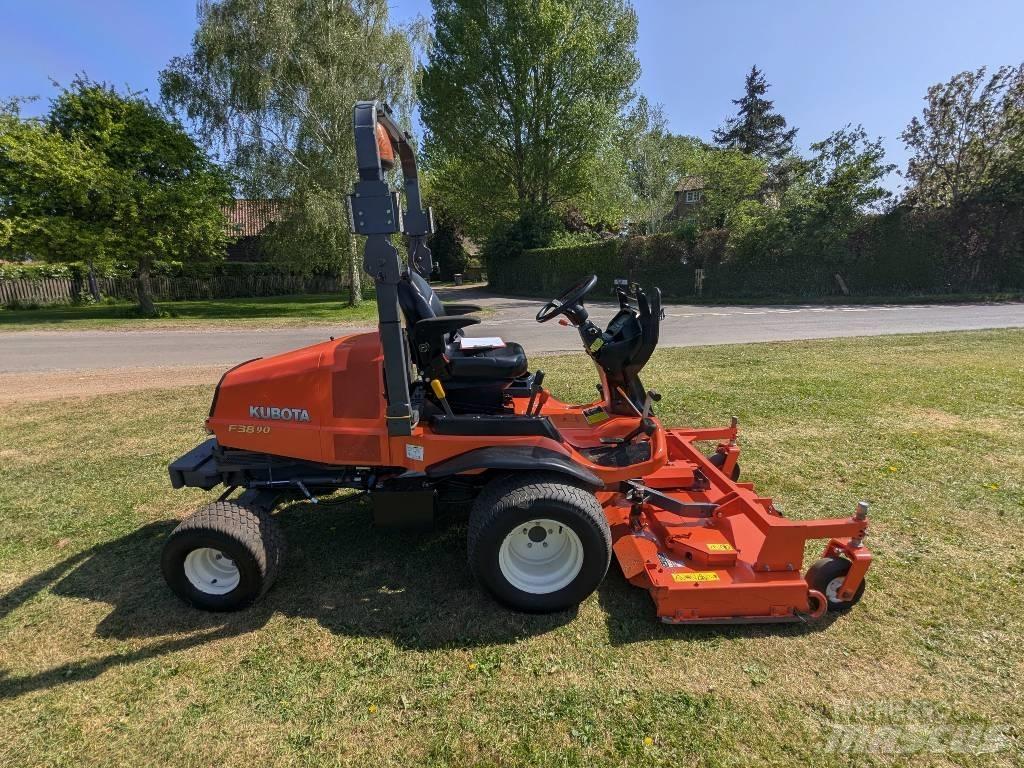 Kubota F 3890 Самоходные газонокосилки
