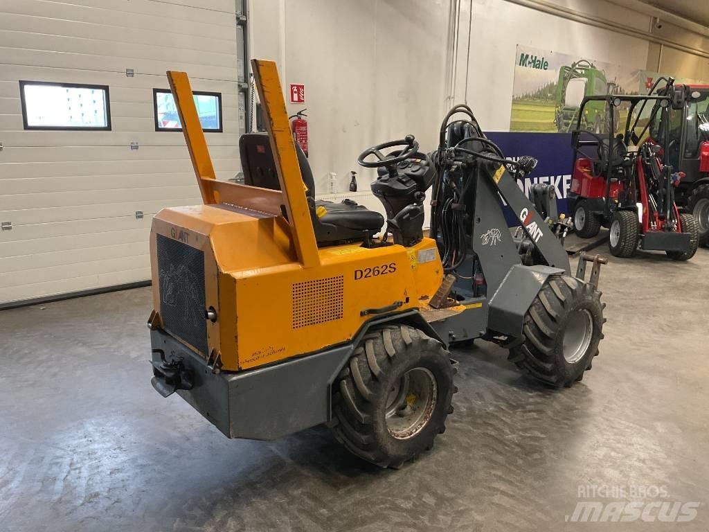 GiANT 262 S Многофункциональные сельскохозяйственные погрузчики