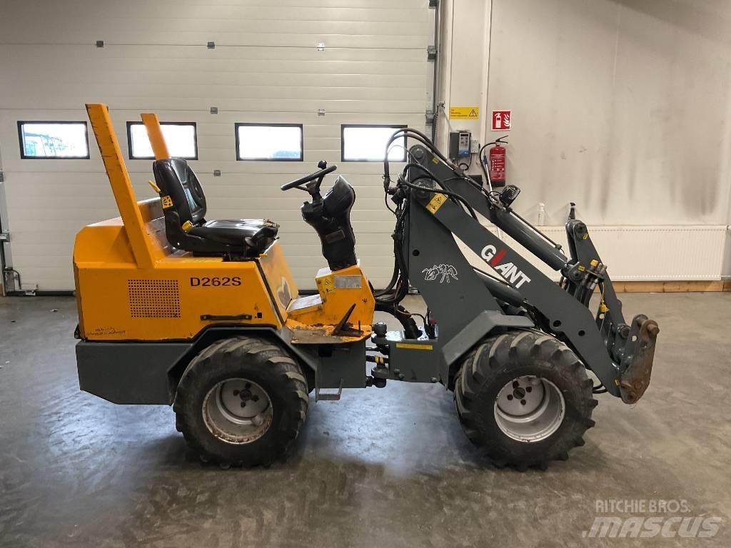 GiANT 262 S Многофункциональные сельскохозяйственные погрузчики