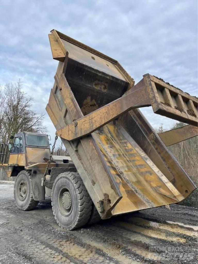 CAT 769 D Карьерные самосвалы