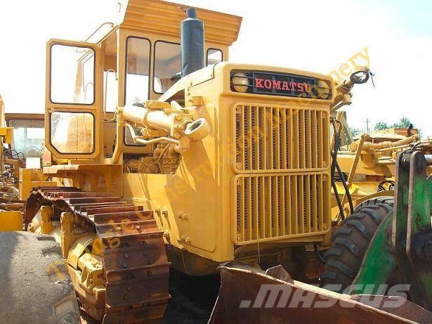 Komatsu d155a-1 Гусеничные бульдозеры