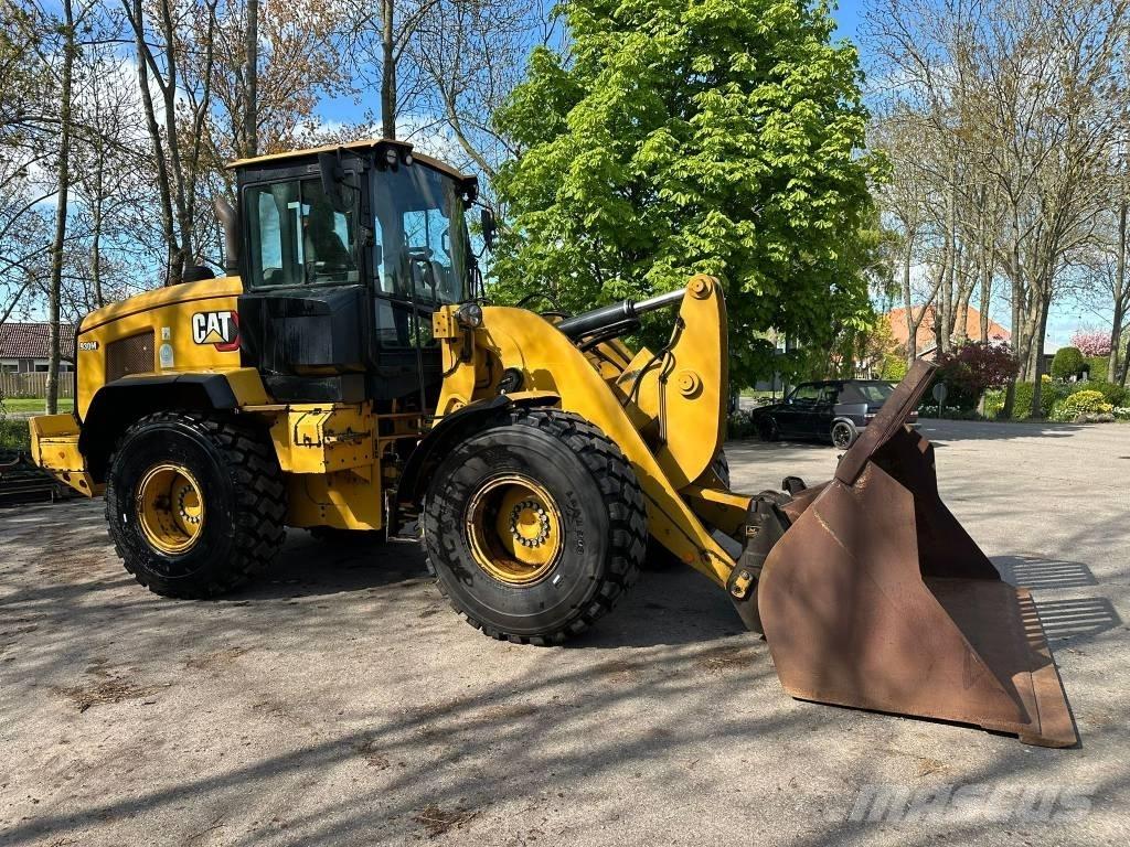 CAT 930 M Фронтальные погрузчики