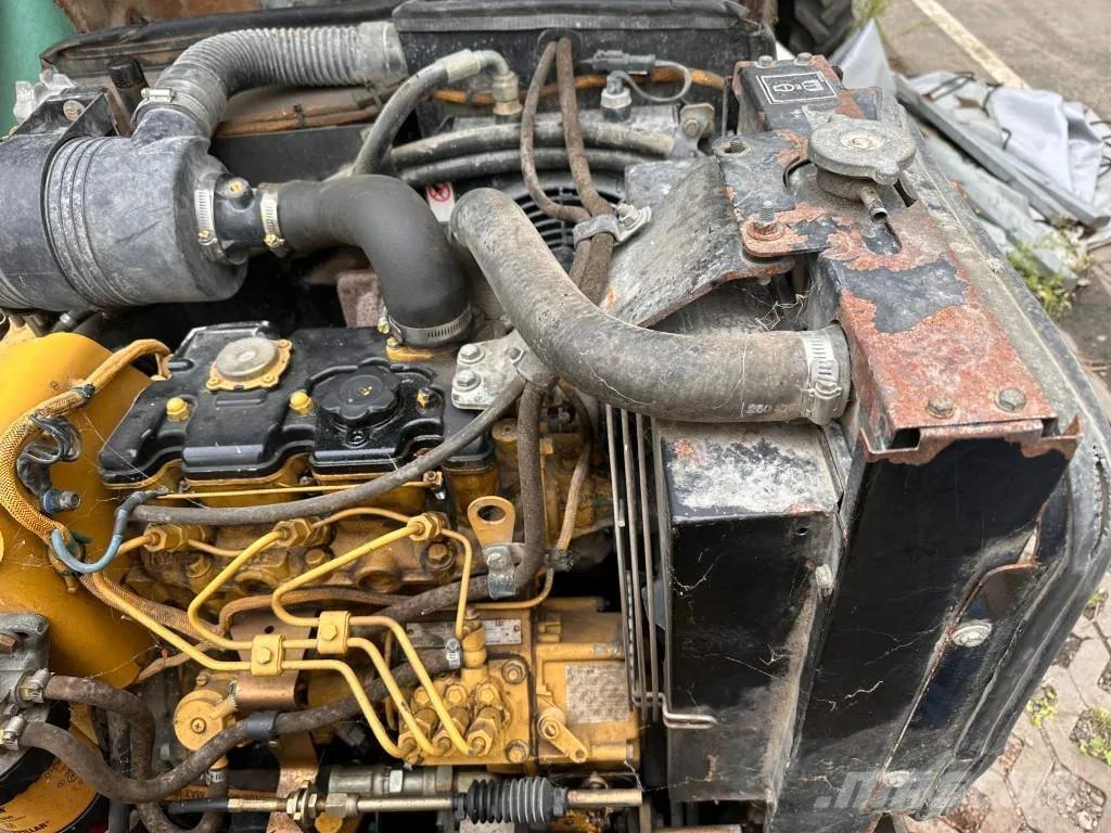 CAT CB-225E Другие дорожные катки