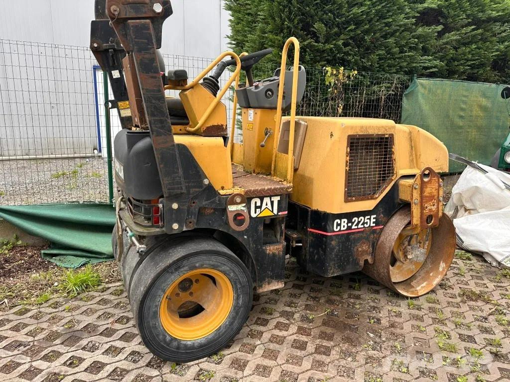 CAT CB-225E Другие дорожные катки