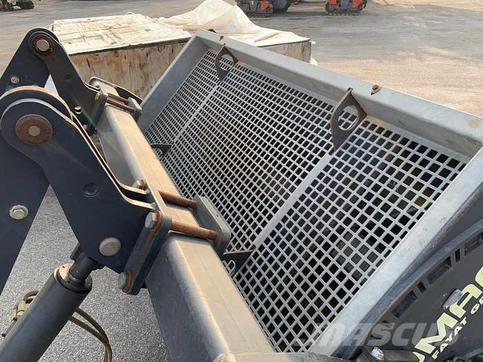 Bomag BS 180 Пескоразбрасыватели