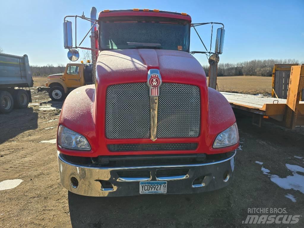 Kenworth T 440 Грузовики-Самосвалы