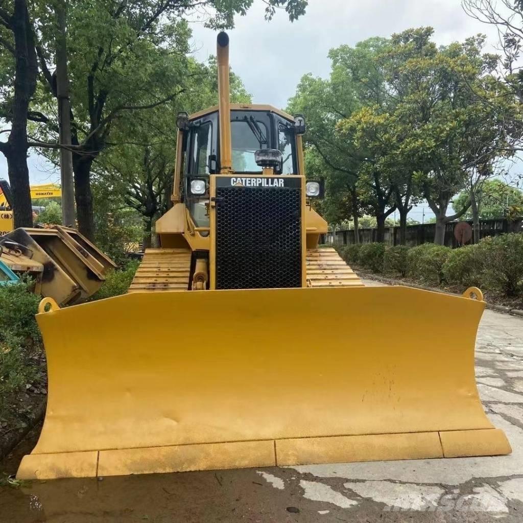 CAT D5M Гусеничные бульдозеры