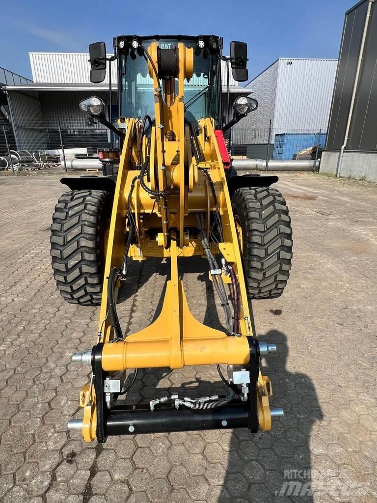 CAT 908 Фронтальные погрузчики