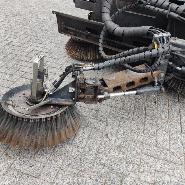 Schmidt Cleango Вакуумные уборочные машины